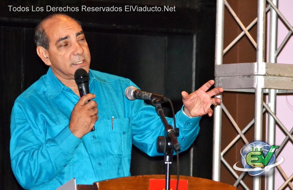Diloné Ovalles da palabras de Bienvenida a los presentes al 6to Seminario PEDEPE